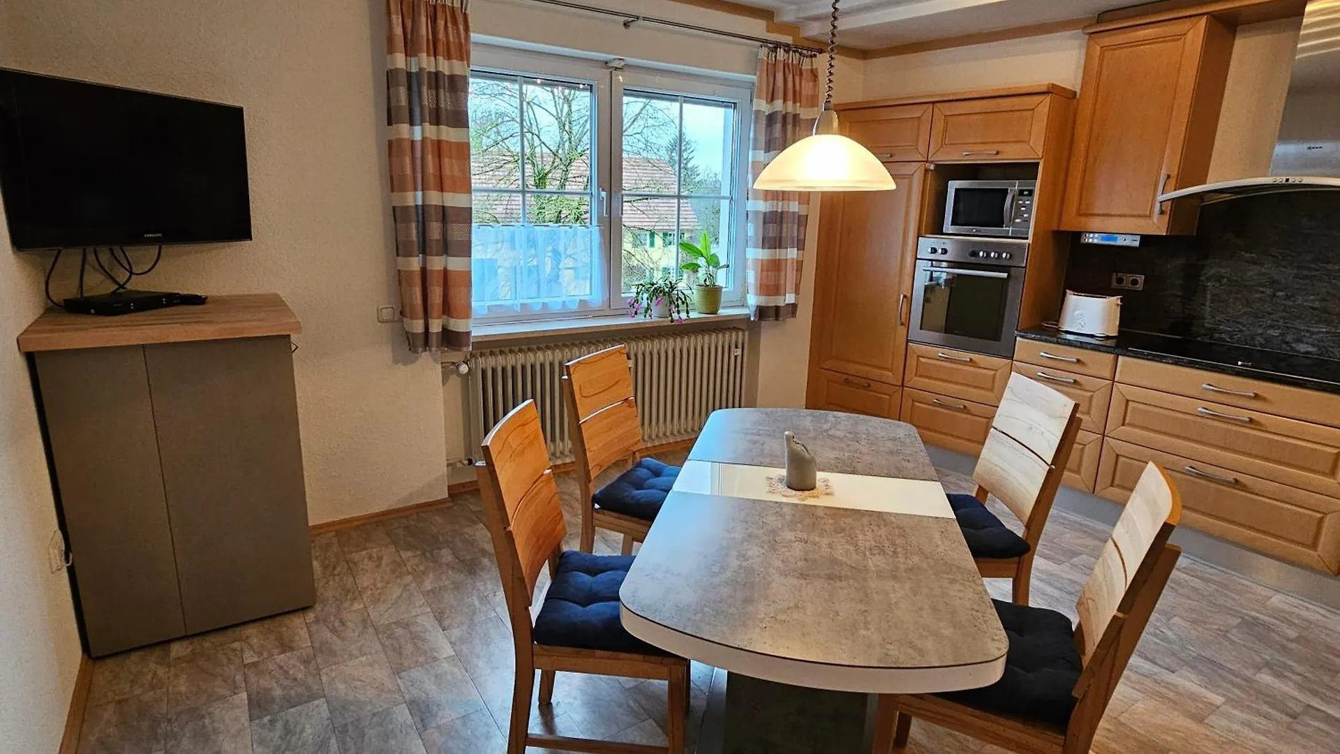Bei Fuerstenfeldbruck Landsberg Ferienwohnung In Moorenweis Ot Duenzelbach Beim Binegger Apartamento